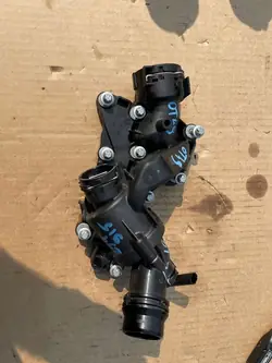 MERCEDES W206 Carcasa de termostato A2542035500