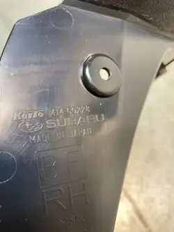Moldura farol traseiro Subaru Outback OEM FBZ17320