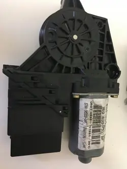 Moteur de fenêtre avant gauche Passat B5 3B4837751PD