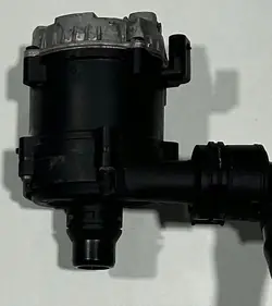 BMW 5 G30 G31 2018 Vattenpump OEM 11518638237