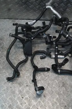 VOLVO XC60 II LIFT 2.0 HYBRID AWD WASSERSCHLAUCH OEM 32252070