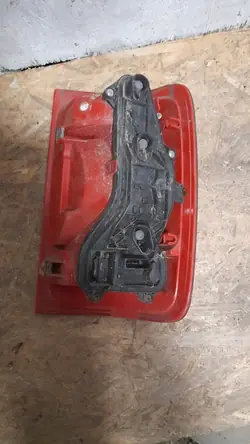 Feu arrière gauche Amarok 2H1945095C Endommagé