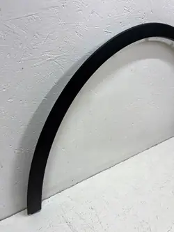 Tesla Y Etu-oikea lokasuoja OEM 1658692-00-A