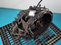 Manuaalivaihteisto PK5S017 Renault Trafic II 1.9 DCI