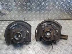 Nissan Qashqai J10 2.0 DCI Vasen etupyöränkannatin OEM