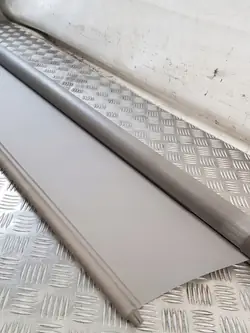 Rouleau de coffre d'occasion OEM ROLETA BAGAŻNIKA VOYAGER IV