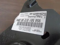 Soporte de guardabarros delantero derecho OEM 95850107200