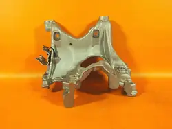 Audi A4 B9 höger fjädringsbalkfäste OEM 8w0399296e