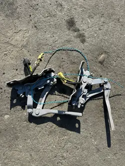 OEM ZAWIASY PIROTECHNIKA TUCSON III Motorhaubenscharniere