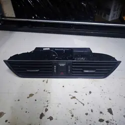OEM 3V0820951D Grade central de ar para Superb III