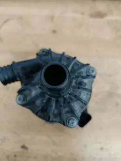 Extra Vattenpump BMW E70 E71 HYBRID S63 7584088