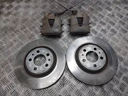 OEM Bromsskivor, Belägg & Bromsok Fram VW Golf IV