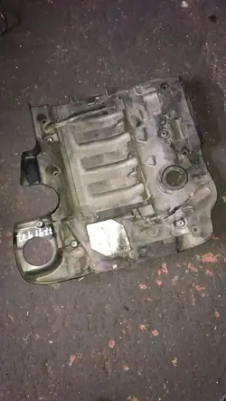 Bouclier de couvercle moteur BMW OEM 7791972 E60/E61