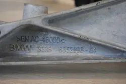 Poutre arrière BMW X1 OEM 6894201 - Usée, 83km