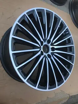 Mercedes-AMG 9,5Jx19 ET22,1 Vanne A21440109007Y51