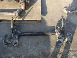 Viga de eje trasero completa OEM Citroen C3 III