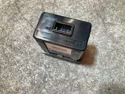 Porta USB Hyundai OEM 96125K31004X - Usado