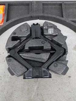 FORD KUGA MK2 Nostokorjaussarja OEM - Tunkki ja Vaahto