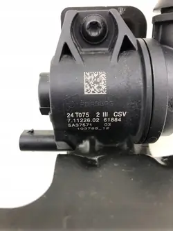 BMW X1 U11 Vesipumppu 5A37571 - Käytetty OEM-osuus