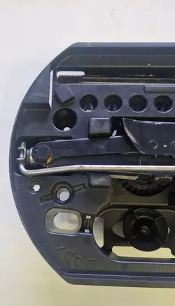 Supporto ruota di scorta con cric per Renault Laguna III OE 995040007R