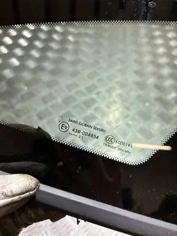 Vitre arrière droite carrosserie Citroen C4 III OEM PK23105