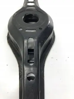 Toyota C-HR I Takaosan jousituen OEM UVY2077 Oikea