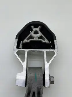 Volvo XC40 2024 Support moteur côté gauche OEM 32222105