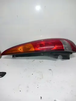 Nissan Almera Tino Lámpara Trasera Derecha 26550BU200