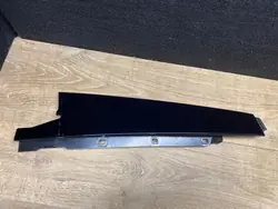 OEM J8A2255A81A Linke hintere Säulenabdeckung Range Rover Velar