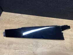 OEM J8A2255A81A Vänster bakre pelaröverdrag Range Rover Velar