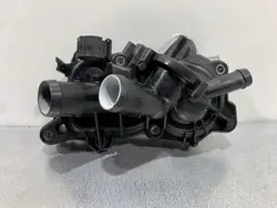 Skoda Yeti termostaatin kotelo OEM 04E121042