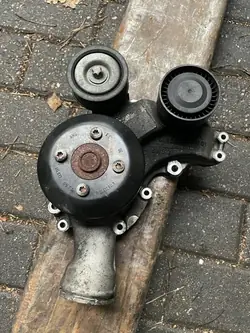 Vattenpump Mercedes M156 63 AMG A1562000601
