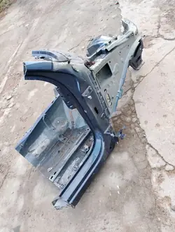 Volvo XC60 II fram höger stänkskärm OEM 121111