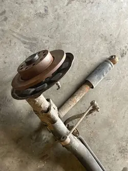 OEM 2K5501101E Bakaxelbalk för Volkswagen Caddy