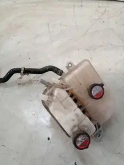 Réservoir de liquide Toyota XRA4547 - Pièce OE d'occasion