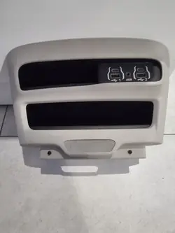 Chrysler Pacifica liftconsole USB AUX frame 6WQ841D2AA