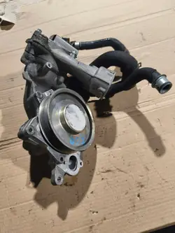 Porsche termostaatin kotelo OEM 9A210602202 - Käytetty