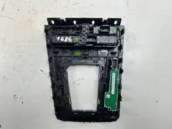 Vasen kiinnike Skoda Octavia Mk3 OEM 5E1713203AE