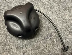 Polttoainesäiliön korkki OEM ATRCHGMCJK1UZ3V HUMMER H2 2003-09
