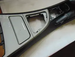 BMW E87 keskikonsoli käsinoja OEM - Musta
