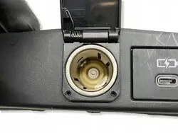 USB-C Steckdosenabdeckung OEM OYT26630 für Corolla E21