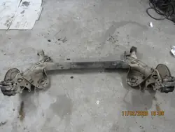 BELKA ZAWIESZENIA OŚ AURIS I - Poutre de suspension Toyota OE