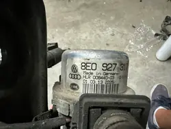 Pompe à vide de frein Audi A8 D4 8E0927317J