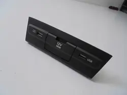 USB-pistorasia OEM GNIAZDO USB I20 III Hyundai i20 III:lle