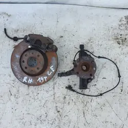 OEM 13388768 Etuojan oikea jousituskiinnike Opel Corsa E