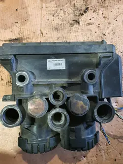 Bremsventil OEM A0004297824 für Mercedes Actros MP4