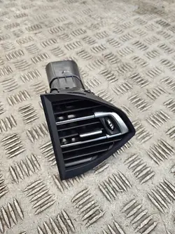 OEM 1304148XZD rechter luchtrooster voor Peugeot 308 II