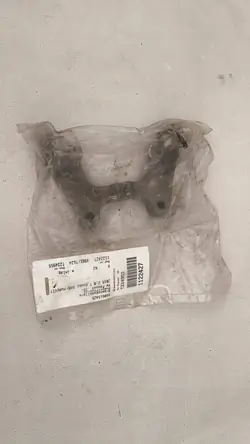 Etujarrusatulan kiinnike Volkswagen PASSAT B7 5G0615425