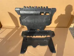 OEM 987658790IOJ Moottorisuojus Audi Q3 83A:lle