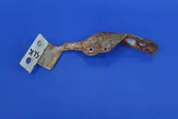 Oikea roiskesuojakiinnike OEM A1716203214 Mercedes